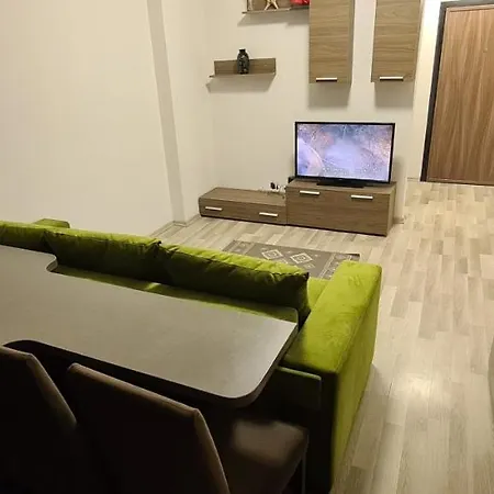 Summerland Apartment *